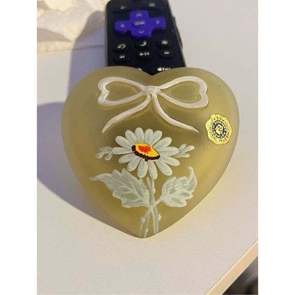 Westmoreland Glass Heart Original sticker hand painted yellow - Picture 12 of 16